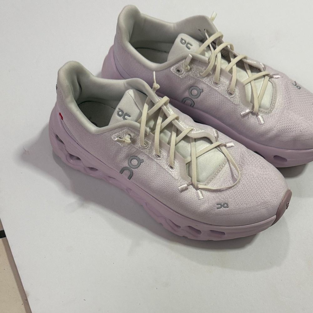 On Running Women's Light Pink Sneakers